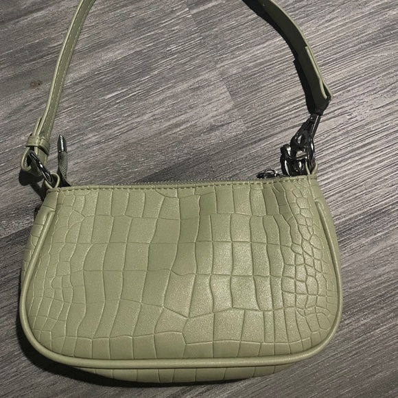 Womens green chain shoulder bag - Picture 2 of 4